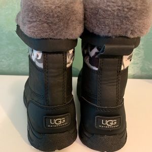 BOYS UGG BOOTS SIZE 2, PRICE FIRM, NO OFFERS